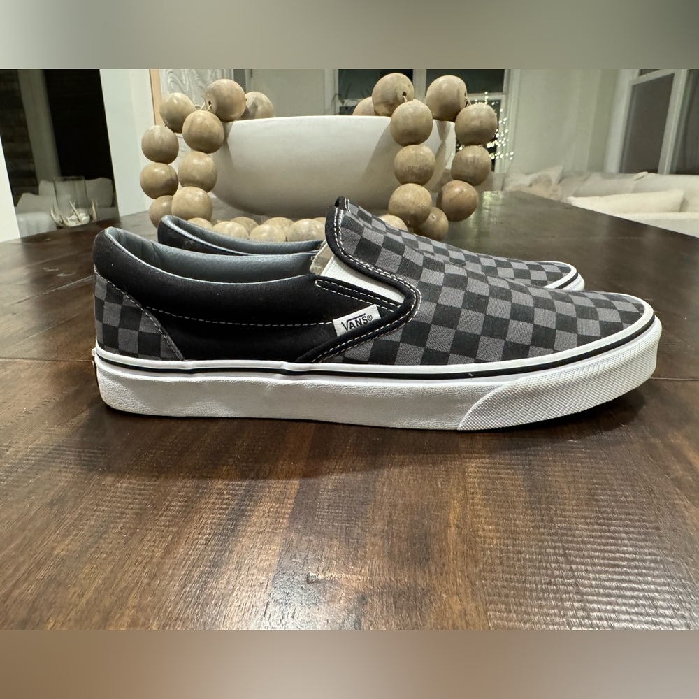 Vans~ Men’s Checkered Black and Gray~Size 11~basically brand new~very 😎!